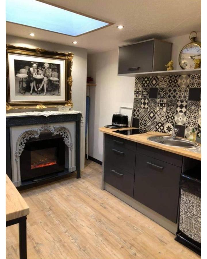 Appartement Romantique Parisien, Baignoire Retro Au Pied Du Lit Boulogne-sur-Mer Luaran gambar