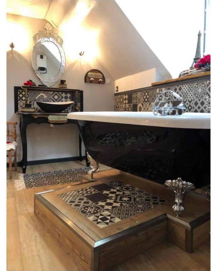 Appartement Romantique Parisien, Baignoire Retro Au Pied Du Lit Boulogne-sur-Mer Luaran gambar