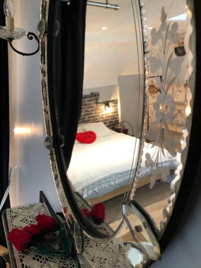 Appartement Romantique Parisien, Baignoire Retro Au Pied Du Lit Boulogne-sur-Mer Luaran gambar